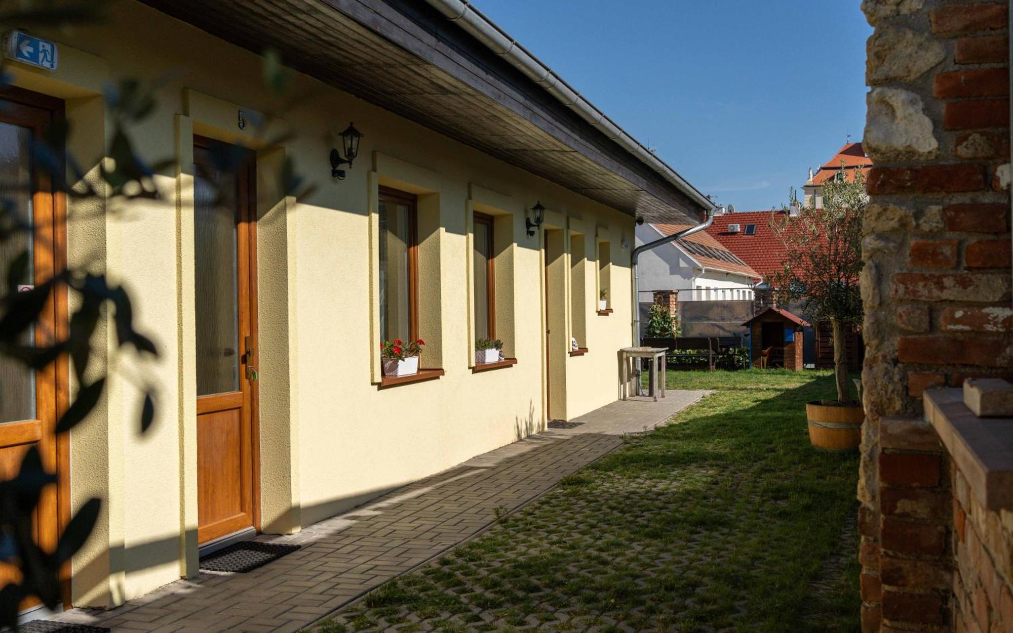 Penzion Alenka Valtice Exterior foto